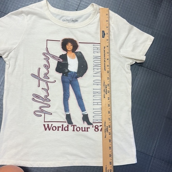 WHITNEY HOUSTON WOMENS SIZE MEDIUM WORLD TOUR CONCERT T SHIRT - Picture 5 of 6